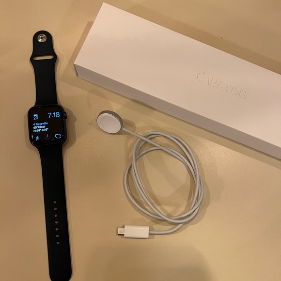 APPLE WATCH 7 45mm WITH ACCESSORIES BUNDLE - Picture 1 of 12